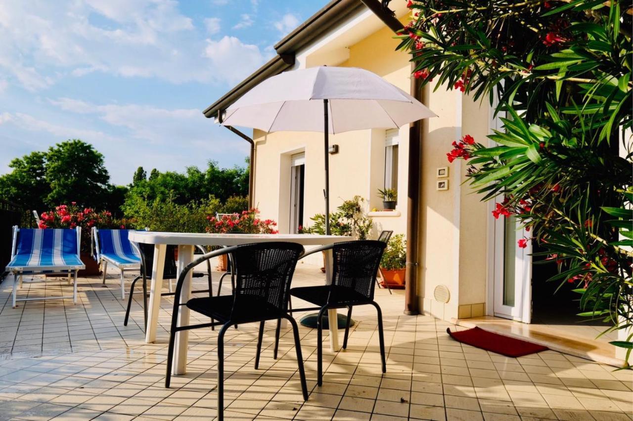 Appartamento In Villa Daniela Con Piscina Privata Carraro Immobiliare Jesolo - Family Apartments Extérieur photo