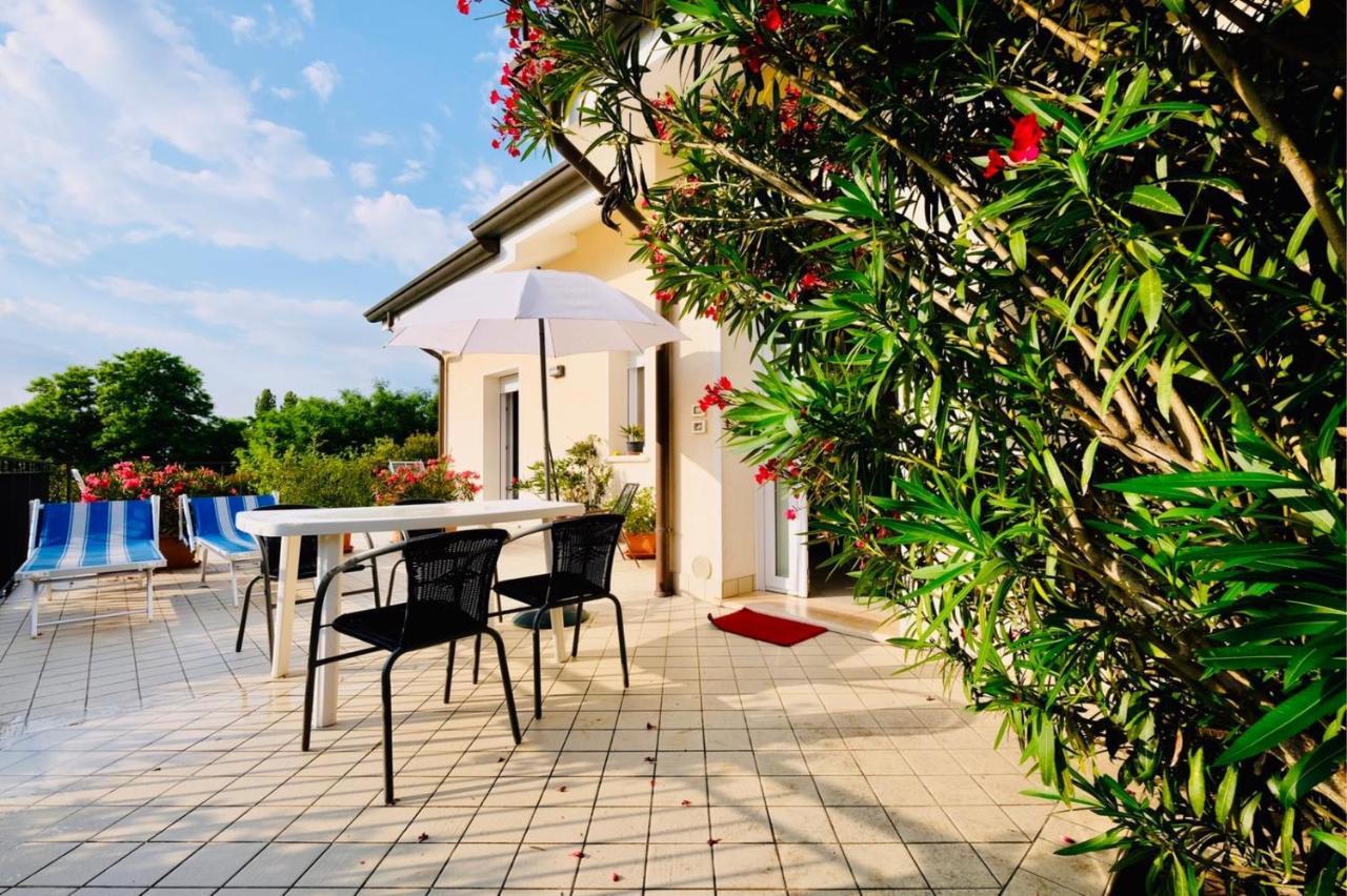 Appartamento In Villa Daniela Con Piscina Privata Carraro Immobiliare Jesolo - Family Apartments Extérieur photo
